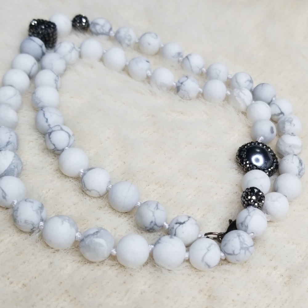 Howlite necklace w/pave beads & metal pearl beads